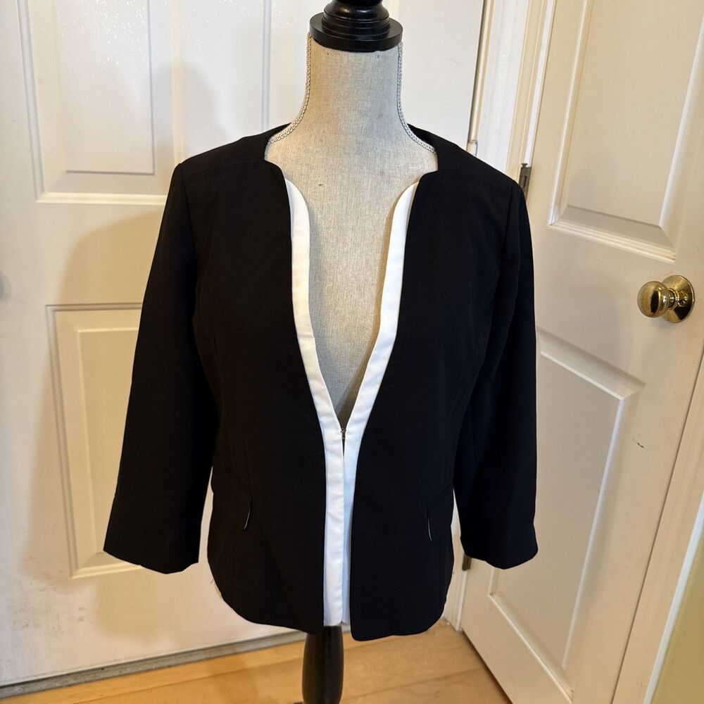 TUXEDO JACKET Kenneth Cole Women’s Black And White Size Medium Classic Blazer